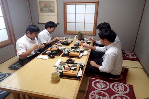 昼食昼食
