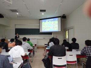 大学で出前講義を実施しました！